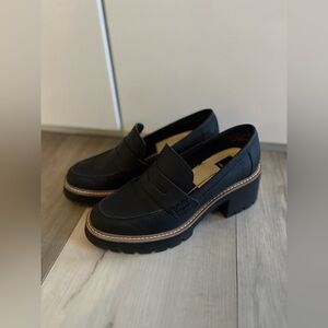 Black women’s loafers / shoes size 7